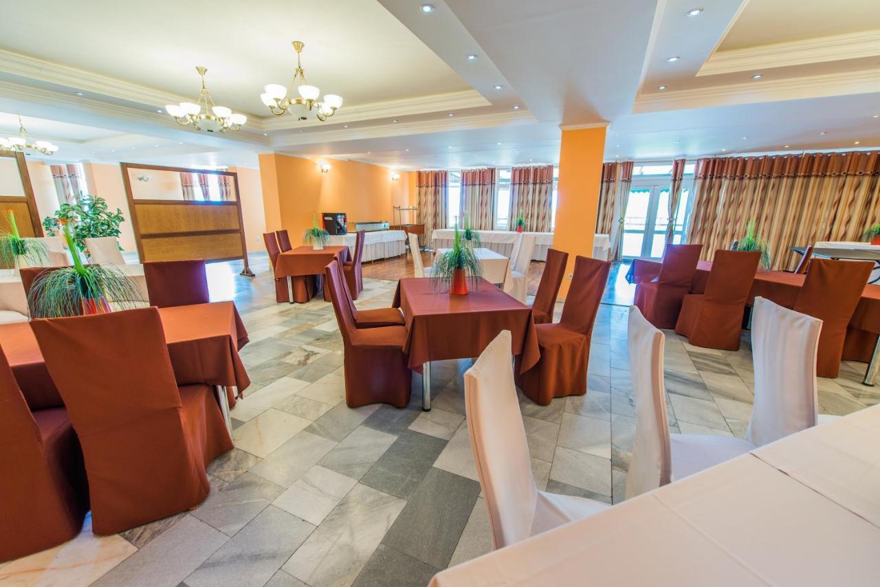 Hotel Merkur Kaluža Buitenkant foto