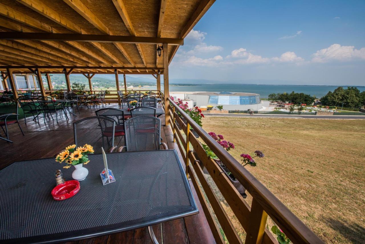 Hotel Merkur Kaluža Buitenkant foto