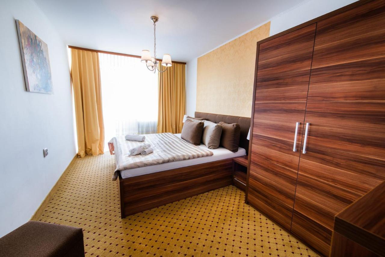 Hotel Merkur Kaluža Buitenkant foto