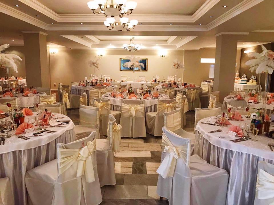Hotel Merkur Kaluža Buitenkant foto