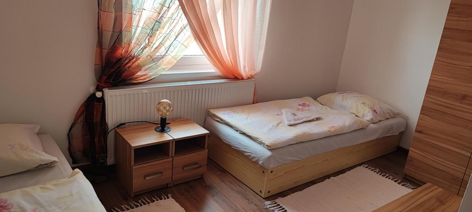 Hotel Merkur Kaluža Buitenkant foto