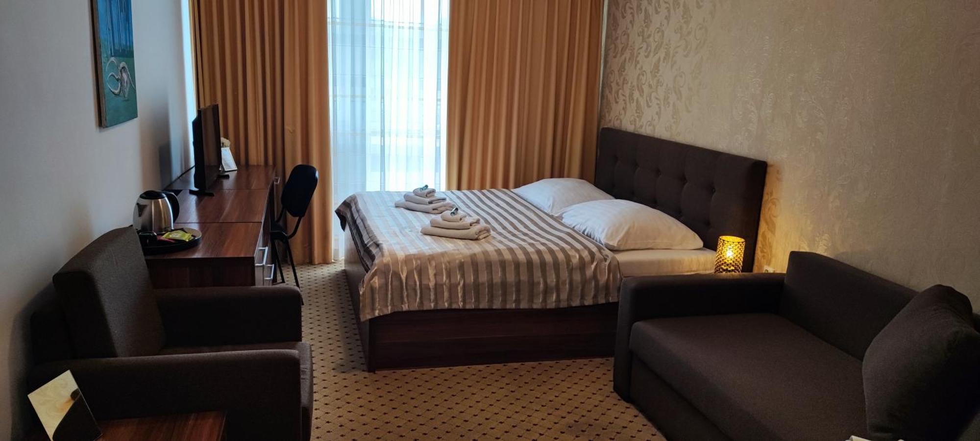 Hotel Merkur Kaluža Buitenkant foto